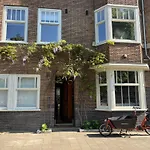 Spacious Apartment With Garden In City Centre