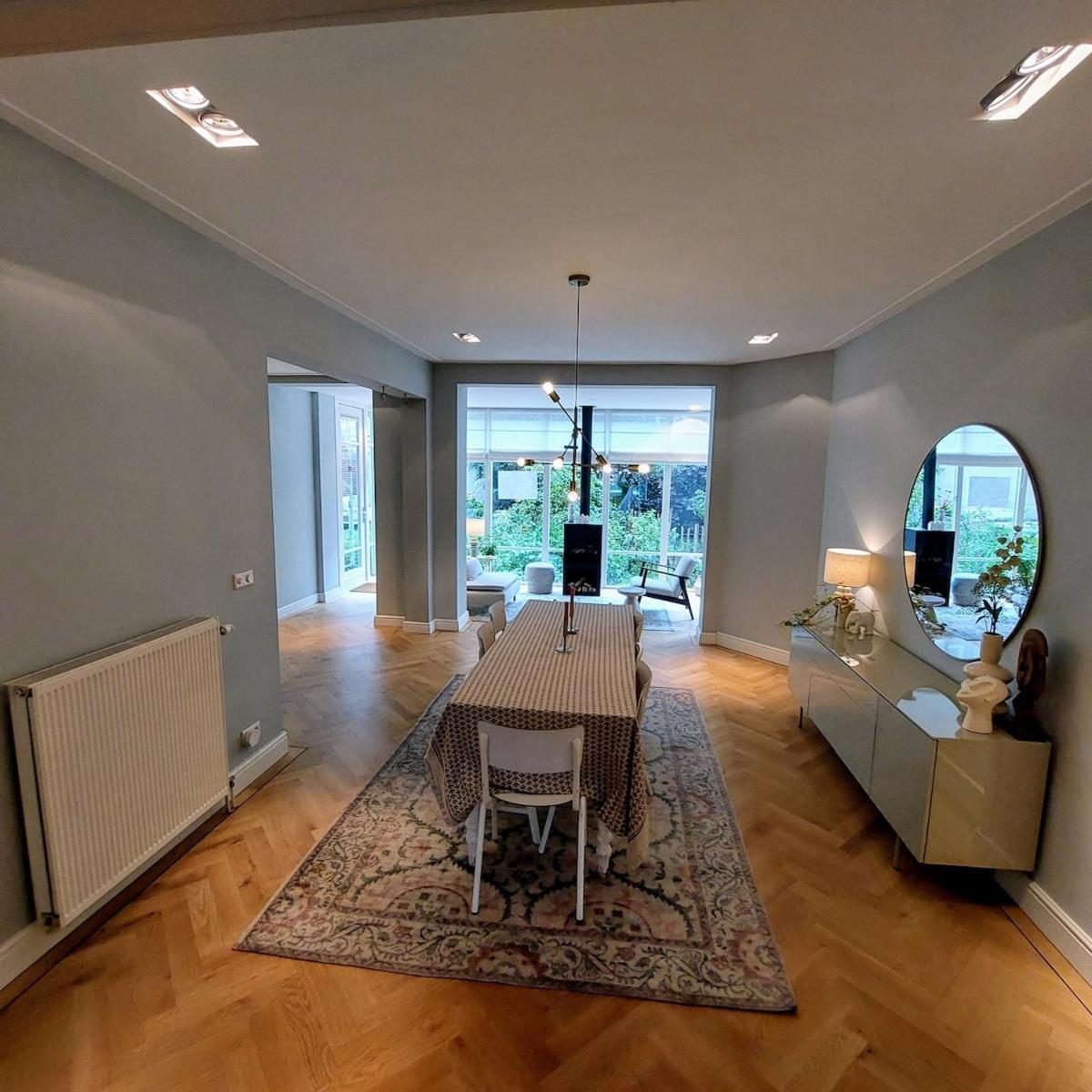 Spacious With Garden In Centre