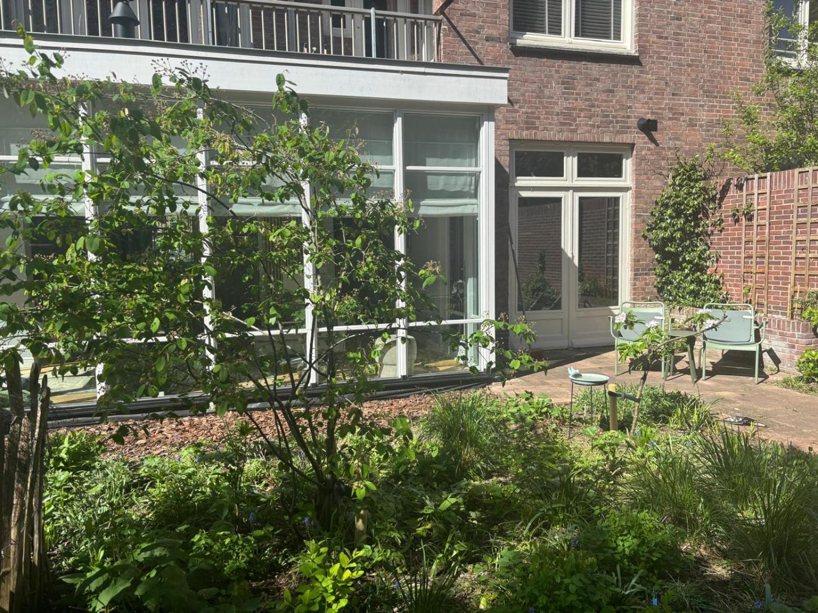 Spacious With Garden In Centre